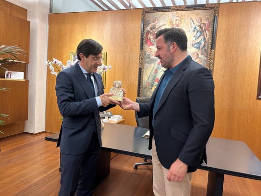 Elche se promocionará en el Puerto de Alicante con el objetivo de captar 25.000 cruceristas anuales