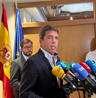 Mazón defiende los números del Hospital del Vinalopó y pide 
