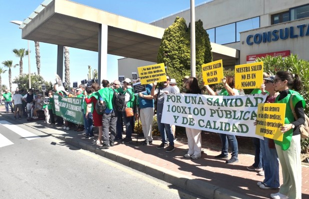 La Plataforma por la Sanidad Pública pide mejorar la demora de citas en el Hospital de Torrevieja