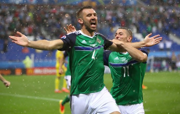 Irlanda del Norte sorprende a Ucrania y sueña con los octavos