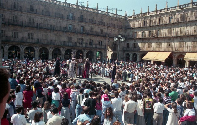 La compañía castellonense Visitants lleva la historia del teatro de calle valenciano a Vizcaya