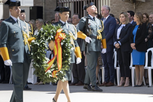 Barrachina reconoce el trabajo de la Guardia Civil en el acto del 180º aniversario de su fundación

