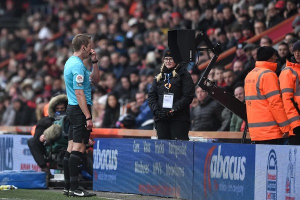 ¿Por qué quiere eliminar la Premier League el VAR?