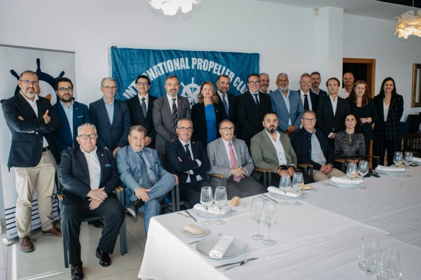 Carrasco traslada a los empresarios que Logistics se convertirá 