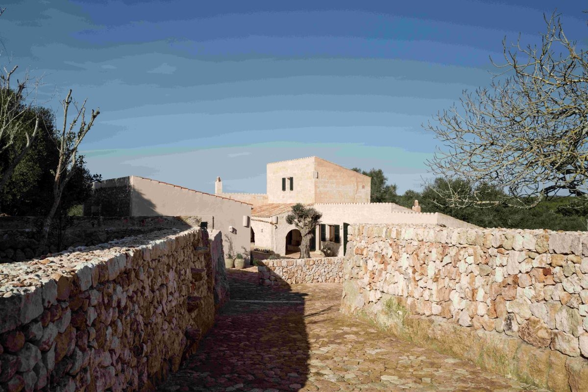 Santa Ana en Menorca y Miramar en Palma de Mallorca, mejores villas para alquilar en verano