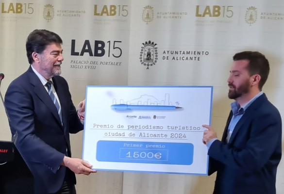 Alex Guillén gana el I Premio de Periodismo Turístico de Alicante escribiendo sobre Fogueres