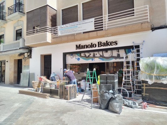 La 'experiencia' del café y los pasteles Manolo Bakes se podrá vivir en Murcia con su apertura