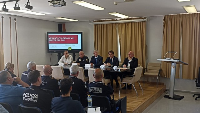 Alicante crea una unidad policial de Transportes que combatirá el intrusismo en el sector del taxi