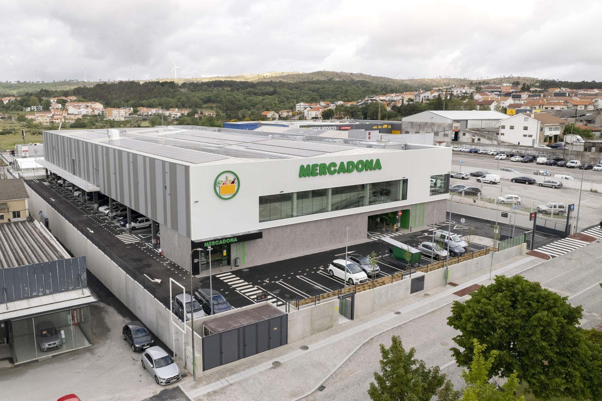 Mercadona llega a las 50 tiendas en Portugal, donde cuenta con 5.300 trabajadores
