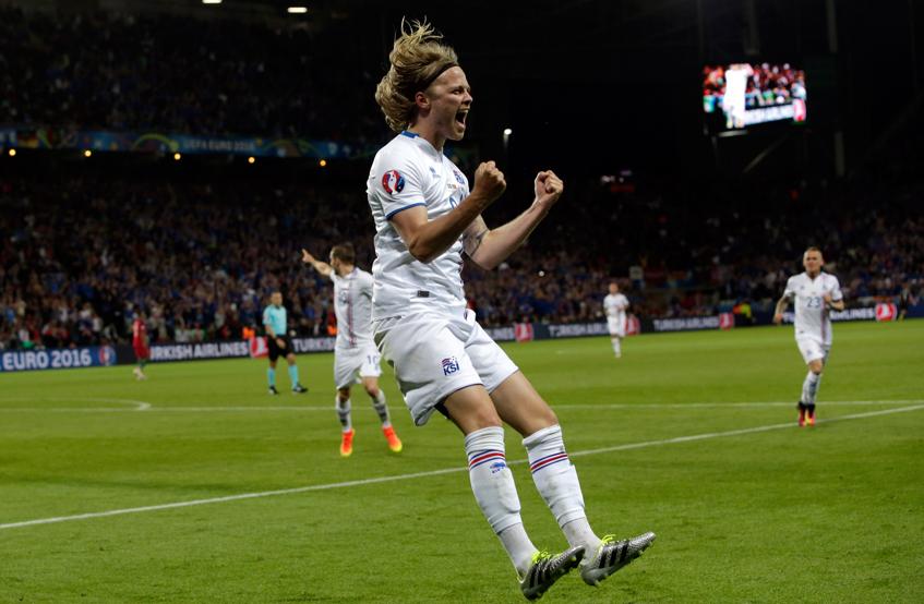 La épica islandesa desafía al 'abuelo' Kiraly en busca de la clasificación