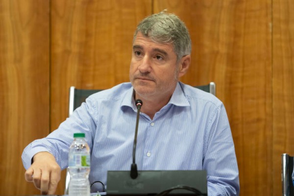 Vegara cesa a los consejeros independientes de Orihuela Cultural entre críticas de la oposición