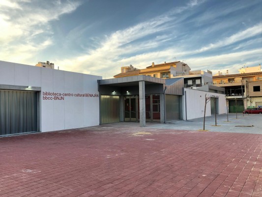 Dos empresas optan al contrato para equipar el Centro Cultural de Beniaján