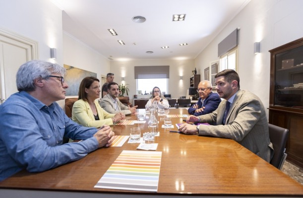 Alcaldes de la Marina Alta y la Safor crearán un foro para reclamar la conexión férrea entre Dénia y Gandía 