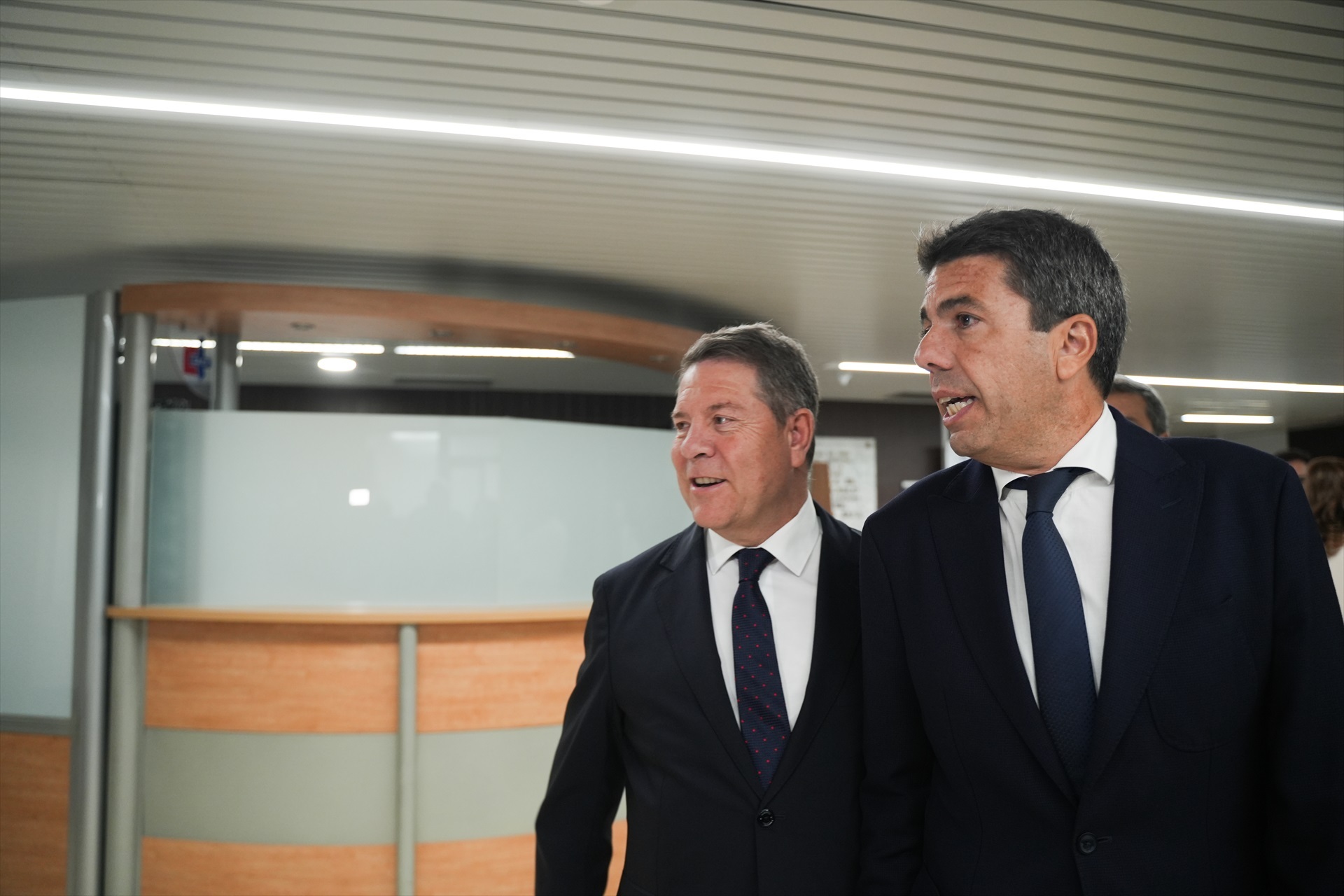 Mazón se apoya en el socialista Page para potenciar su imagen de presidente de consensos