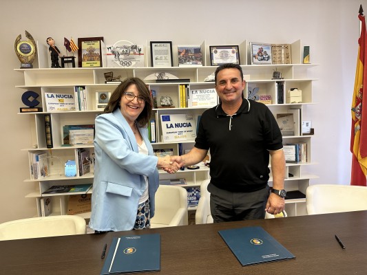 La UA y La Nucía renuevan el convenio de Seu Universitària