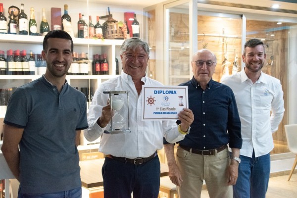 La embarcación Puseta, de Jaime Portolés, vencedora en la primera prueba de regularidad para barcos a motos, organizada por el RCNDénia
