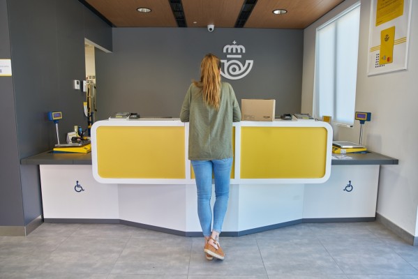 Benidorm aumentó en 2023 un 408% la emisión de etiquetas ambientales para la ZBE