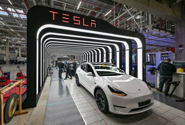 Tesla, por debajo de la media móvil de largo plazo