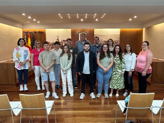Guardamar formará a 10 jóvenes en materia turística en un programa de empleo durante un año