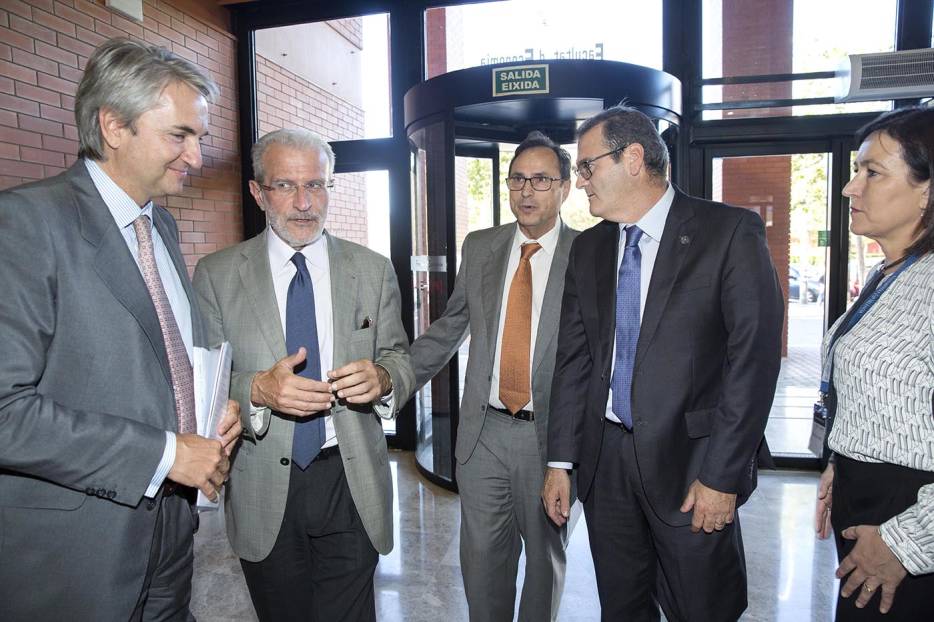 La Facultat d'Economia presenta su nuevo proyecto: el Club de Mentores FdE