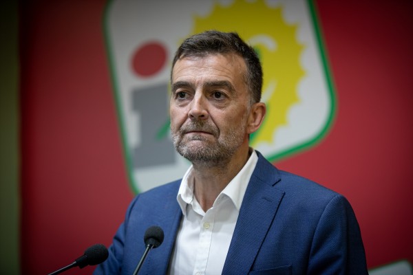 Antonio Maíllo vence a la ministra Sira Rego en las primarias de IU y será el líder de la formación
