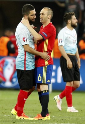 Arda Turan, abucheado por su público y alentado por los españoles
