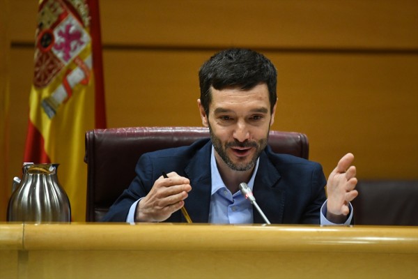 Bustinduy convoca un Consejo Territorial sobre las tarjetas monedero tras la presión del PP