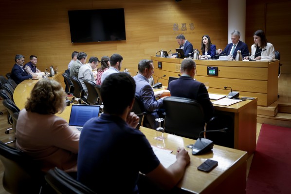 Les Corts piden al Gobierno un informe oficial de posibles peajes en autopistas y autovías
