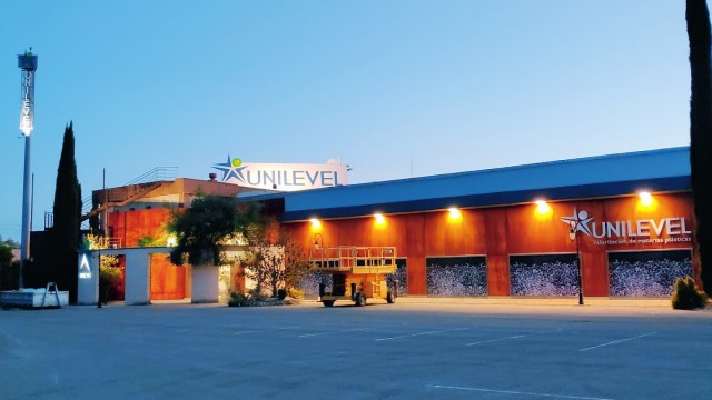 La empresa Acteco, con planta en Ibi, adquiere la empresa de reciclado plástico Unilevel