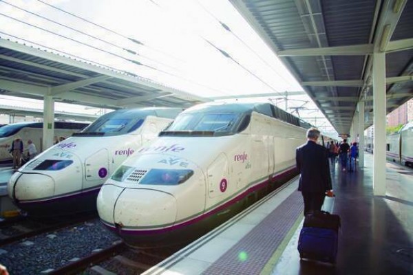 Renfe ofrecerá dos trenes AVE diarios para viajar entre Málaga, Alicante y Murcia desde el 1 de junio