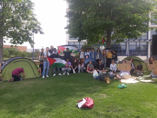 Una quincena de estudiantes de la UJI comienzan a acampar para mostrar solidaridad con Palestina