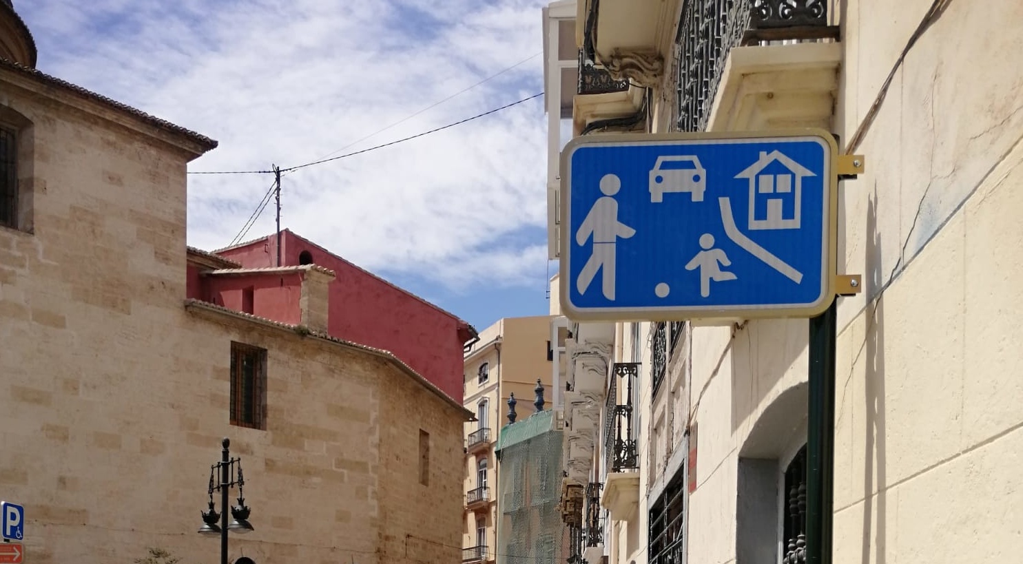 El Ayuntamiento señaliza 18 nuevas calles residenciales en el barrio de la Xerea