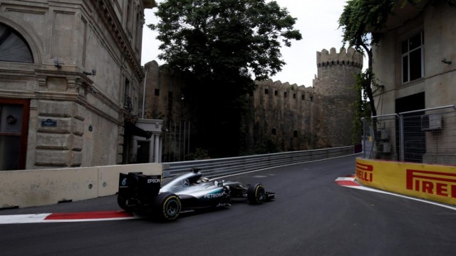 Rosberg, más líder tras el triunfo en Bakú