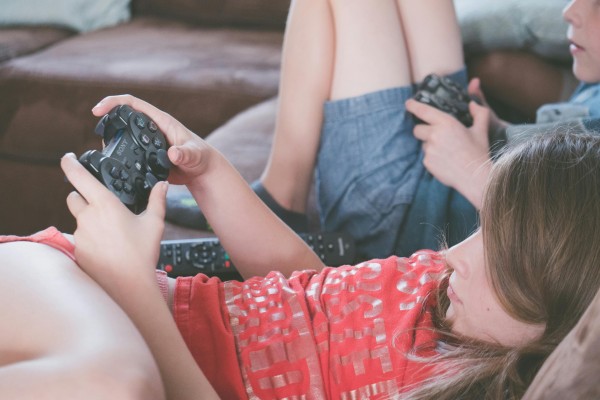 El sedentarismo en la infancia 'sobrecarga' el corazón en la adolescencia, según un estudio
