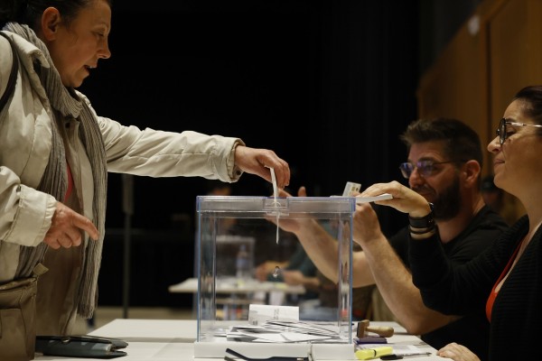 La participación se sitúa en un 26,9% a las 13 horas en Cataluña, cuatro puntos más