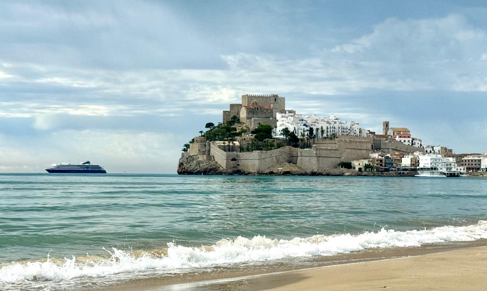 Peñíscola recibe un crucero con 178 turistas procedentes de Estados Unidos y Canadá 