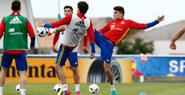 España no se entrenará en el estadio del partido por el estado del césped
