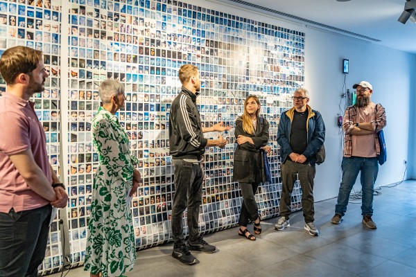 La sala Melchor Zapata de Benicàssim acoge la exposición de Erik Estany Tigerstöm

 
