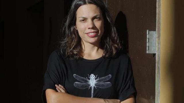 Irene Klein reflexiona sobre las dinámicas familiares y los cuidados en Teatro Círculo