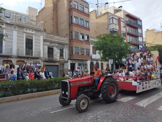 Almassora anuncia sus fiestas de Santa Quitèria con un colorido y animado Pregón 