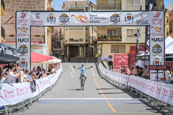 Alejandro Valverde se impone en la primera edición de la Castellón Gravel Race
