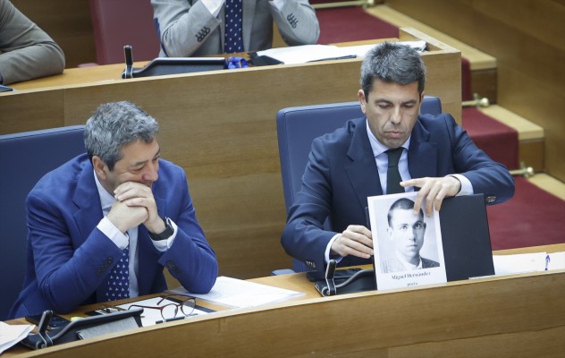 Legislatura corta y adelanto electoral: el mantra que repite la oposición ante el Consell de PP y Vox