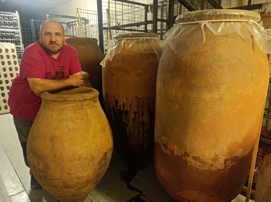 Cabanes impulsa la viticultura regenerativa i posiciona el seu vi en el mercat internacional
