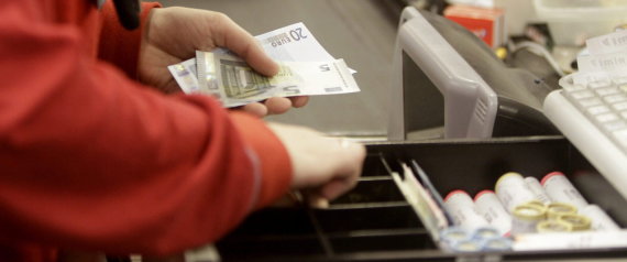 El gasto de los hogares registra su primer aumento desde el inicio de la crisis hasta los 27.420 euros en 2015