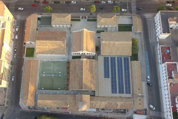 Las 20 instalaciones fotovoltaicas en edificios municipales de Alcoy permiten ahorrar 146.000 euros al año
