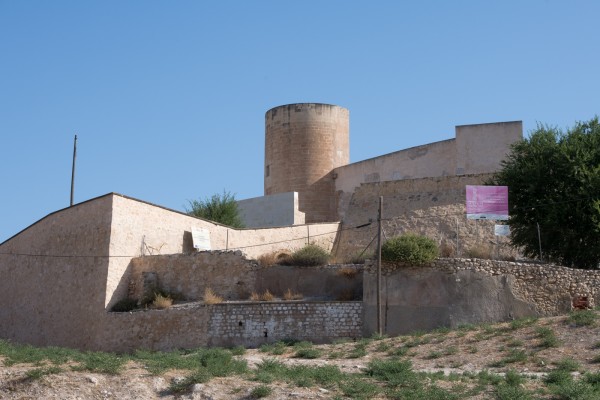 Elda y Generalitat abordan el Plan Director del Castillo y municipalizar el Museo Etnológico