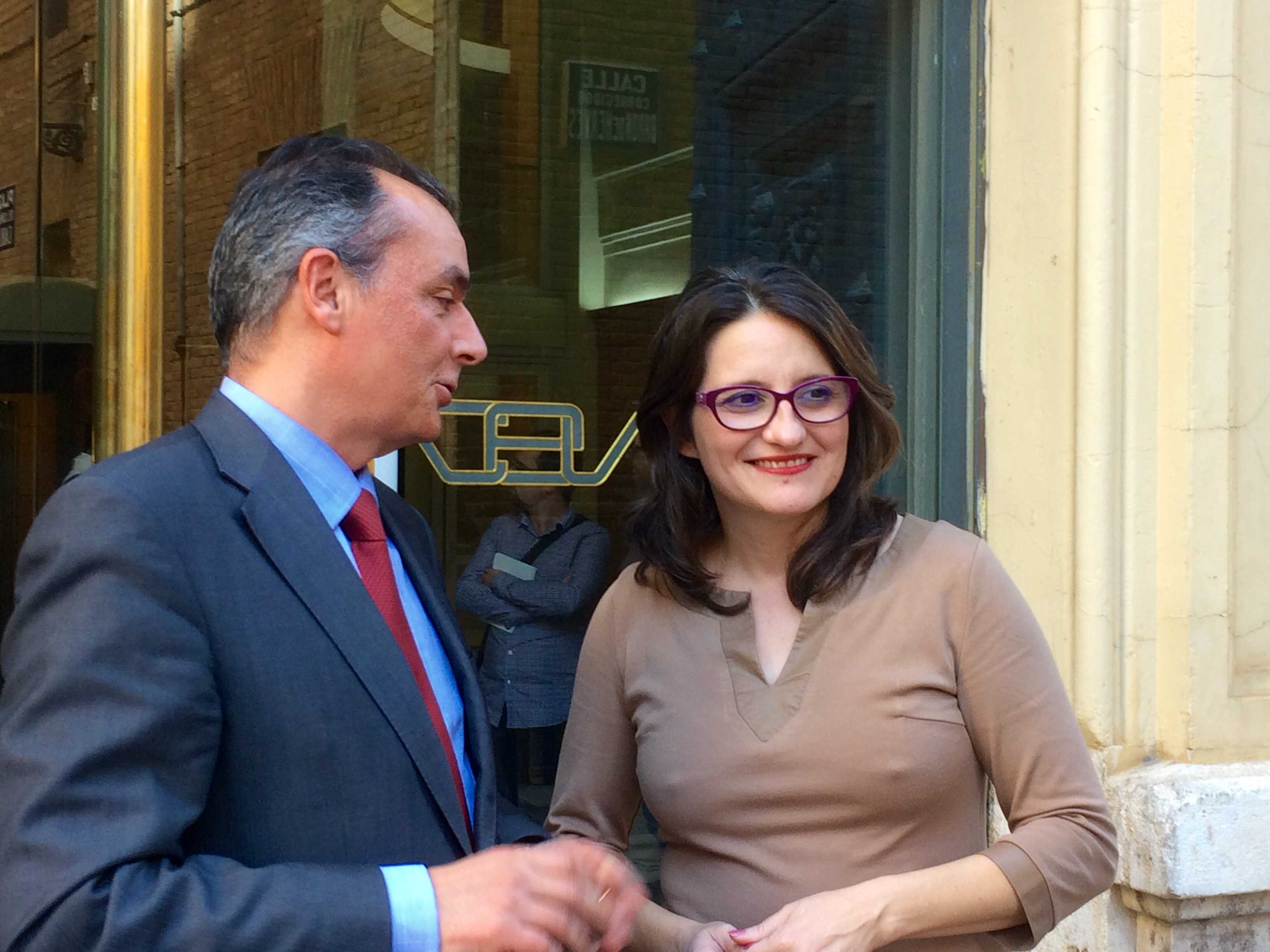 Salvador Navarro, presidente de la CEV, y Mónica Oltra, vicepresidenta del Consell - 