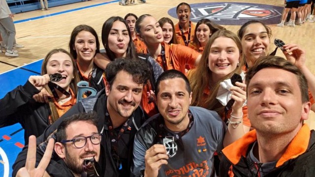 Lucía Rivas y Mirembe Twehamye dan valor a la plata del Junior Femenino