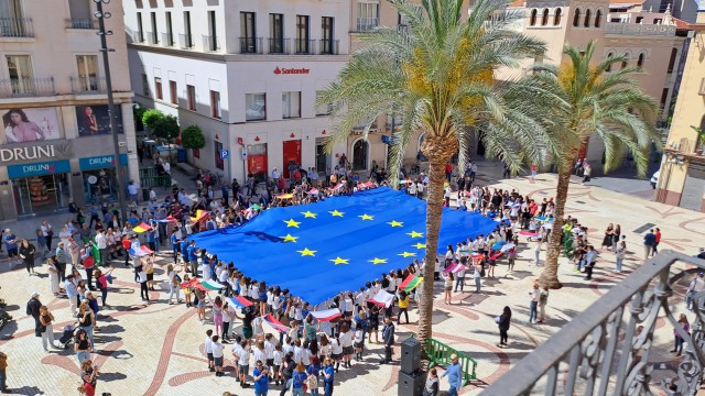 Elche celebra el Día de Europa con múltiples actividades dedicadas a los centros educativos