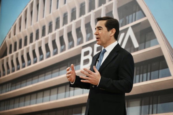 La fusión con Sabadell implicará recortes de empleo, pero BBVA intentará que no sean 